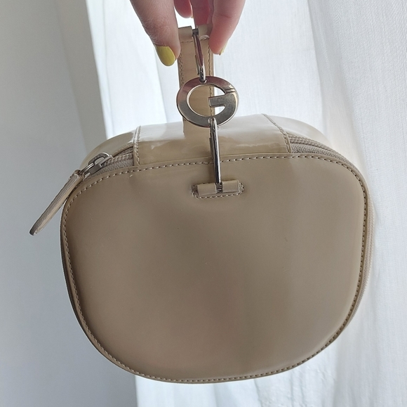 Gucci Handbags - Gucci Beige Leather Bag